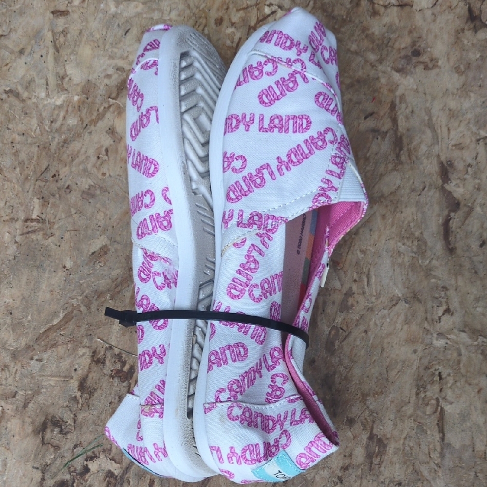 Toms Of AndWhite and Pink Text Slip-Ons